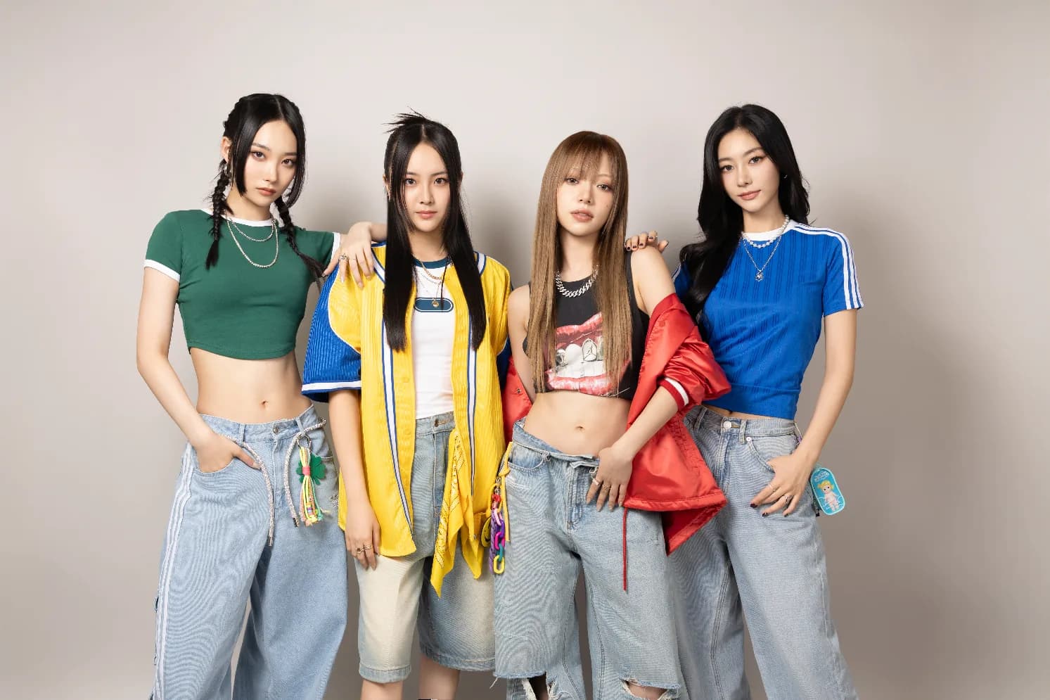 K-POPイベントに出演する女性アーティスト